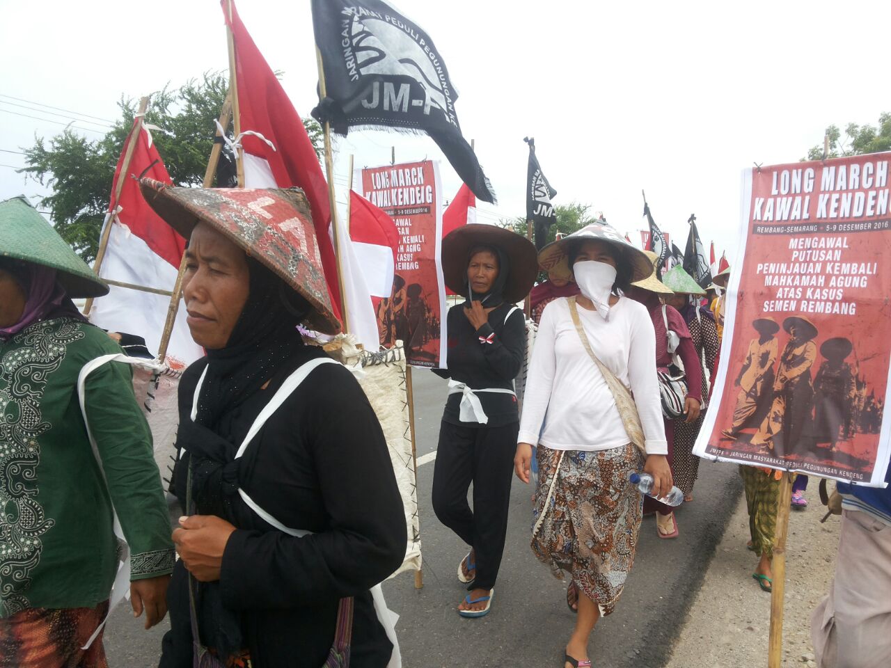 Demo Petani Kendeng Menolak Pembangunan Pabrik Semen di Rembang | Foto: Istimewa 